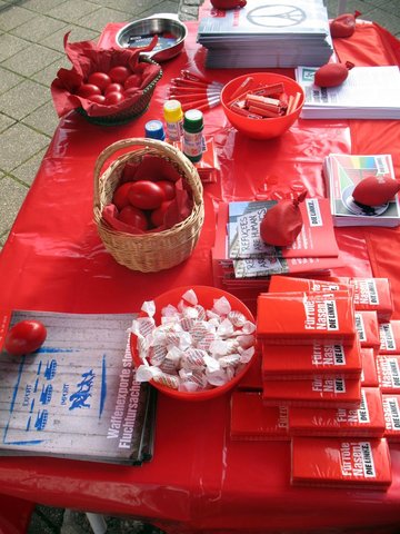 Infostand und Ostereieraktion der LINKEN, hier in der Gevelsberger Fußgängerzone Infostand und Ostereieraktion der LINKEN, hier in der Gevelsberger Fußgängerzone